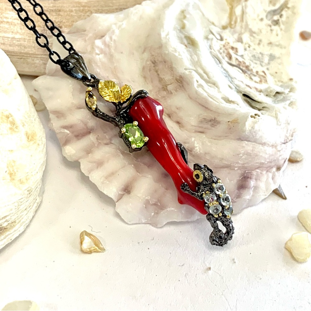 Antique Red Coral  Gemstone Gecko Sterling & 14 kt Necklace - Picture 4 of 4